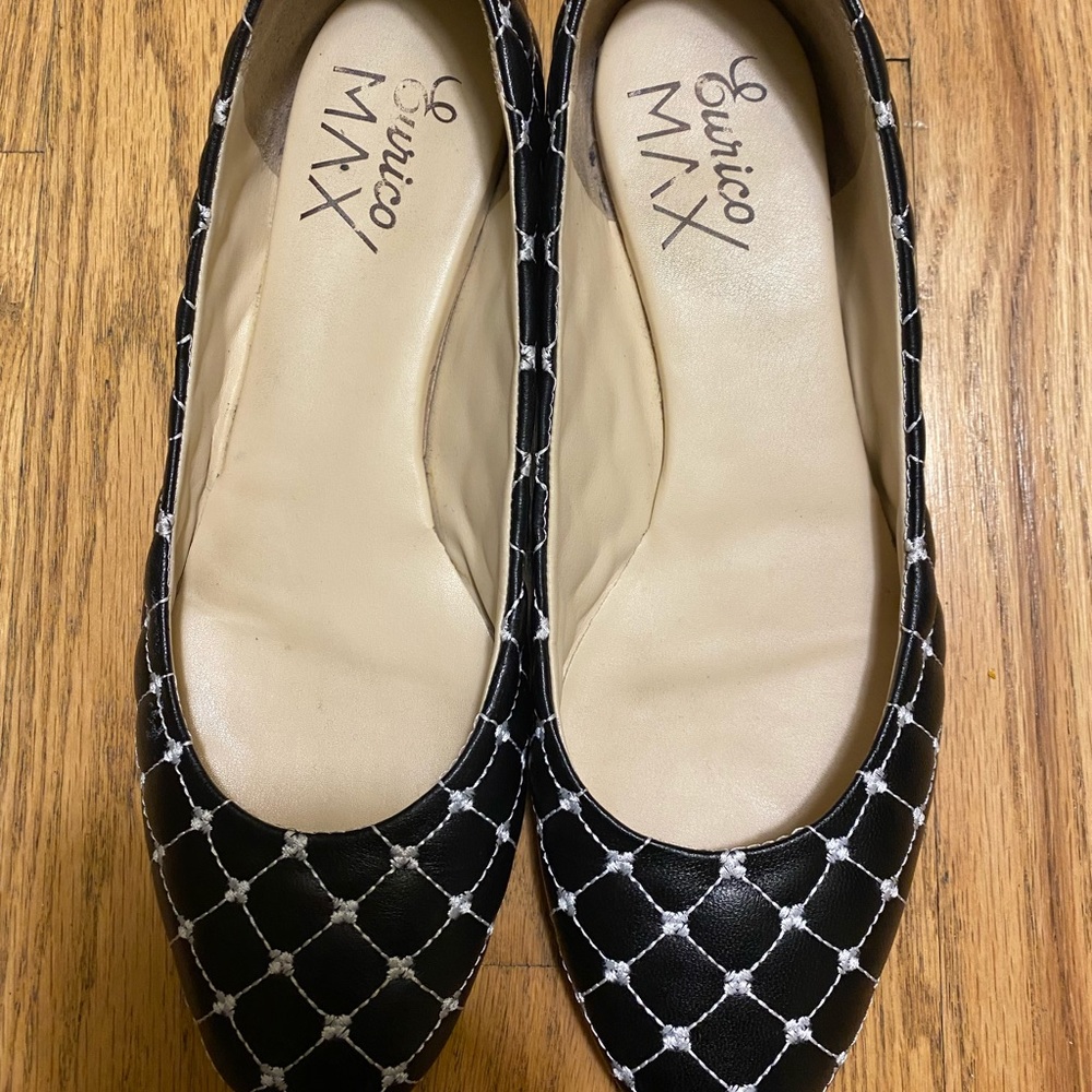 black and white flats